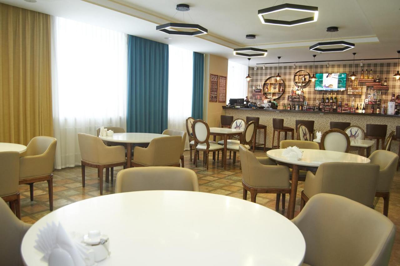 Green Which Hotel Petropavl Exterior foto