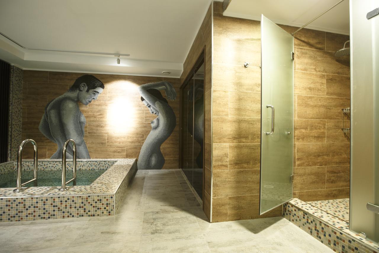 Green Which Hotel Petropavl Exterior foto
